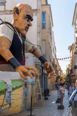 Manacor, İspanya; 14 Mayıs 2022: Manacor Encantat festivali kapsamında, Majorcan kültürünün rondalles adı verilen dev bir karakterinin heykeli