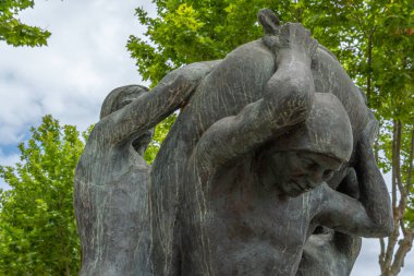 Felanitx, İspanya; 27 Mayıs 2022: Barcelo Hotels iş grubunun kurucusu Simo Barcelo Obrador 'un yüzüncü doğumunun anısına heykeltıraş Jaume Mir tarafından yapılan bronz heykel.