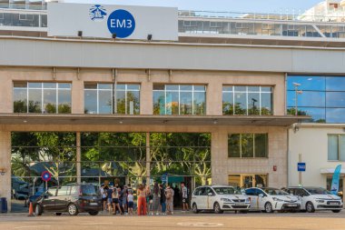 Palma de Mallorca, Spain; june 28 2022: Main facade of Palma de Mallorca's maritime station at dawn, with tourists and cabs at the entrance. Economic recovery of the tourism sector