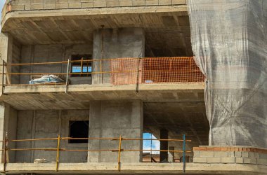 Tadilat sürecinde olan bir evin yapısı. Emlak piyasasındaki konut fiyatlarıyla ilgili spekülasyonların kavramsal görüntüsü. Mallorca Adası, İspanya