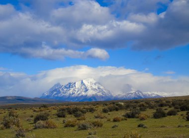 Patagonya 'daki Torres del Paine Milli Parkı' nda Paine Massif 'in görüntüsü (Şili' nin güneyi))