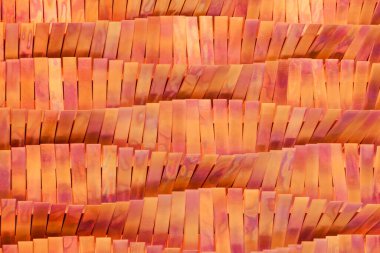 Yüksek kaliteli plastik parçalarından oluşan eğri çizgilerin turuncu arkaplan tasarımı.