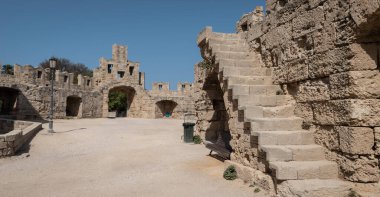 Rodos Yunanistan 'ın tahkimatı. Saint Paul sitesinin kapısı.