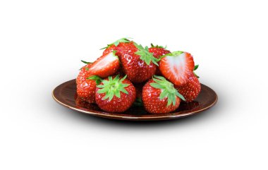 Tabaktaki lezzetli çilekler.