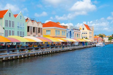 Curacao, Willemstad pazarı rıhtım boyunca, eskiden yüzen balık pazarı.