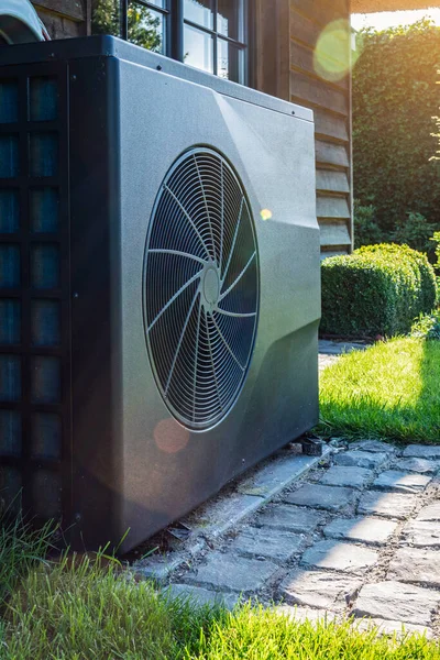 Full Inverter Heat Pump House Garden Close — Zdjęcie stockowe