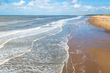  Dalgalı sahil, Scheveningen kıyısı, Kuzey Denizi, Hollanda.