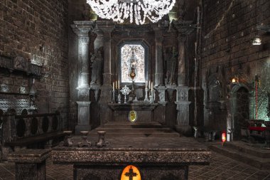 Krakow Polonya Eylül 2021 Krakow 'daki wieliczka tuz madeni, antik madende inşa edilen devasa yeraltı kilisesi. Altair görünümü
