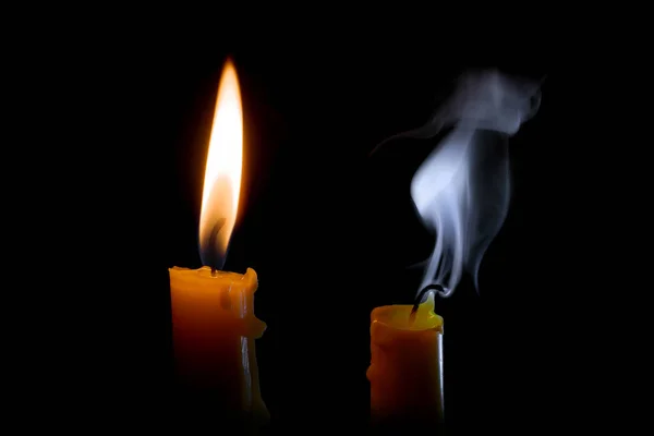 Κάψιμο Και Σβήσιμο Κεριών Στο Σκοτάδι Royalty Free Φωτογραφίες Αρχείου