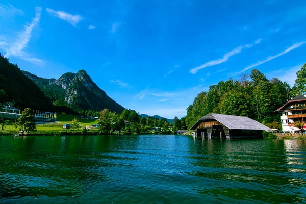 Lac Koenigsee dans la vallée de Berchtesgadener, Allemagne — Photo
