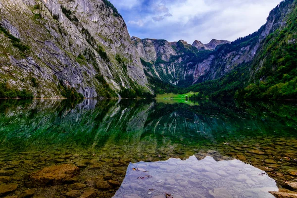 Alplerdeki Obersee Dağı Gölü, Bavyera, Almanya