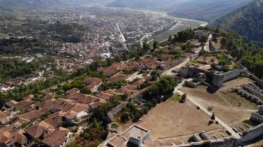 Berat Arnavutluk ve havadan kent manzarası