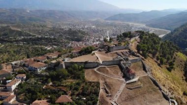 Berat Arnavutluk ve havadan kent manzarası