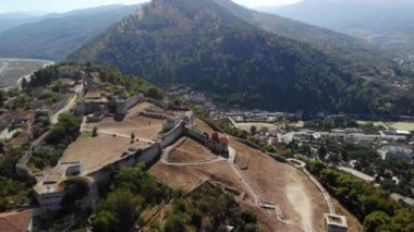 Berat Arnavutluk ve havadan kent manzarası