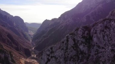 Arnavutluk 'un Bovilla Gölü' nün insansız hava aracı görüntüleri