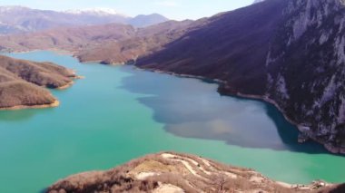 Arnavutluk 'taki vahşi nehirler kanyonu, Bovilla Gölü