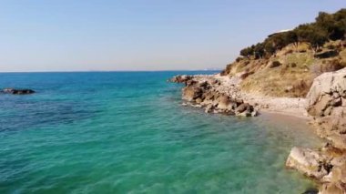Arnavutluk 'un Vlore kentindeki güzel kostüm kıyı manzarası
