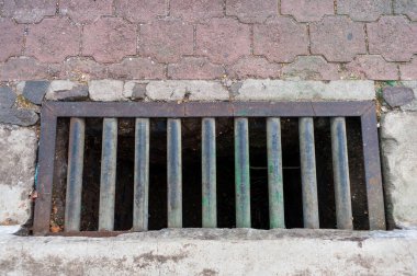 Atac sokaklarının drenaj sisteminden kurtul