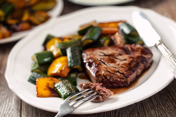 Filet Boeuf Aux Légumes Mélangés — Photo