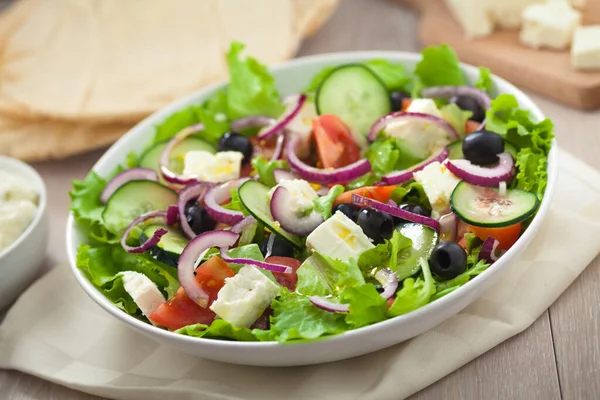 Griechischer Salat Auf Einer Schüssel — Stockfoto