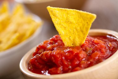 Tortilla cips ve sos