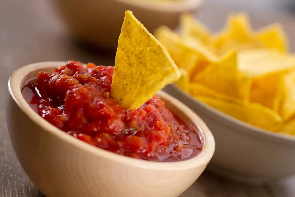 Tortilla Chips Und Soße — Stockfoto