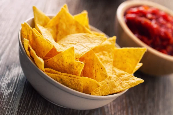 Tortilla Chips Und Soße — Stockfoto