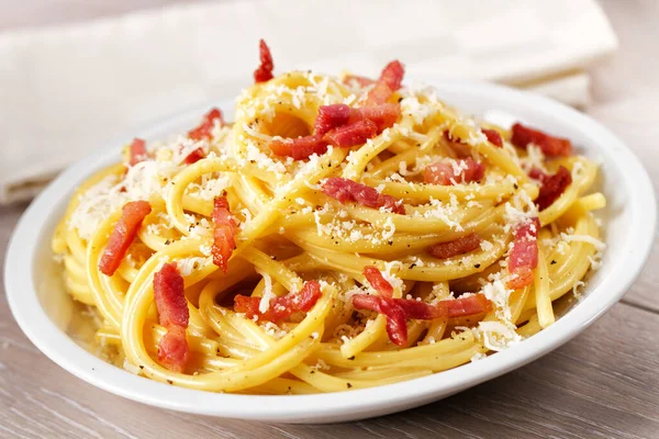 Piatto Tradizionale Italiano Spaghetti Alla Carbonara Con Pancetta Crema — Foto Stock