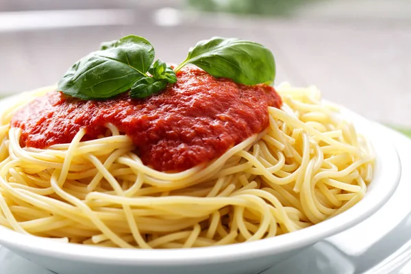 Špagety Rajčatovou Omáčkou — Stock fotografie