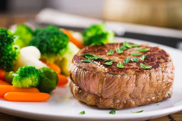 Filet Boeuf Aux Légumes Mélangés — Photo