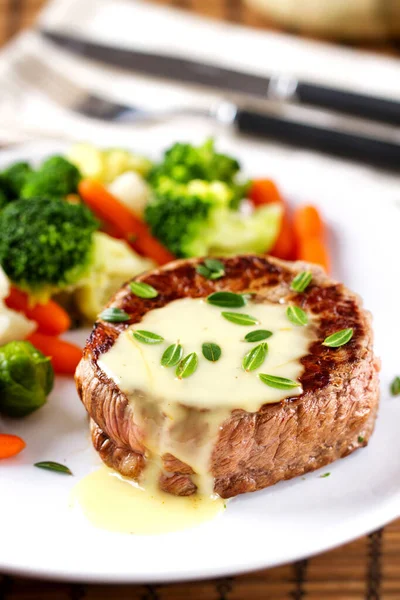 Fillet Van Rundvlees Met Saus — Stockfoto