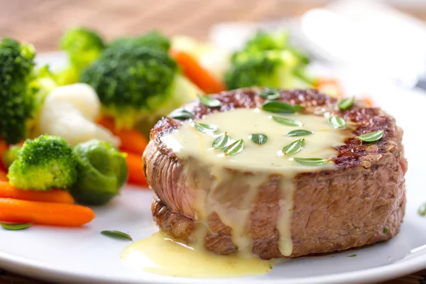 Fillet Van Rundvlees Met Saus — Stockfoto