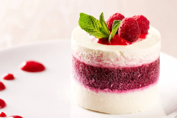 Panna Cotta Met Verse Bessen Hoge Kwaliteit Foto — Stockfoto