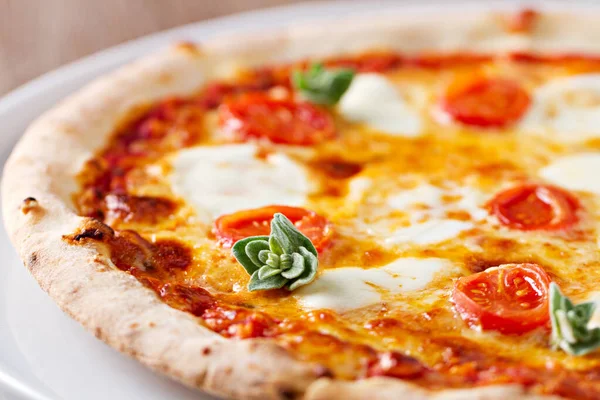 Pizza Italiana Com Tomate Mussarela Orégano — Fotografia de Stock