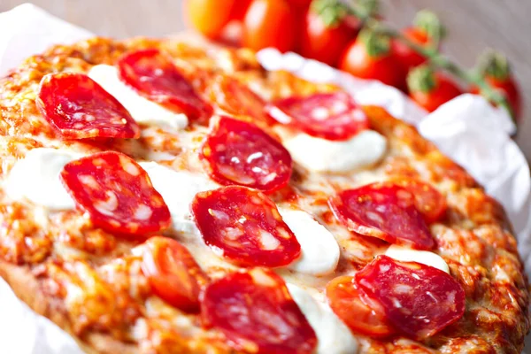 Pizza Pepperoni Uma Chapa — Fotografia de Stock