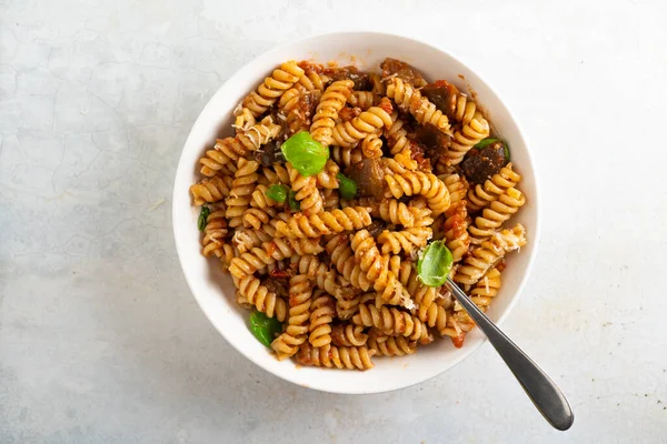 Pasta Alla Norma Παραδοσιακό Ιταλικό Φαγητό Μελιτζάνα Ντομάτα Τυρί Και — Φωτογραφία Αρχείου