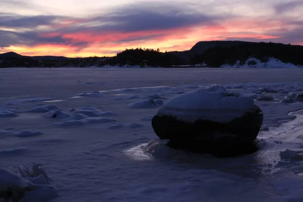 结冰的峡湾上的落日 — 图库照片