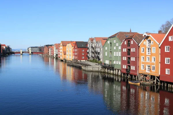 Spegling Byggnader Vattnet Trondheim — Stockfoto