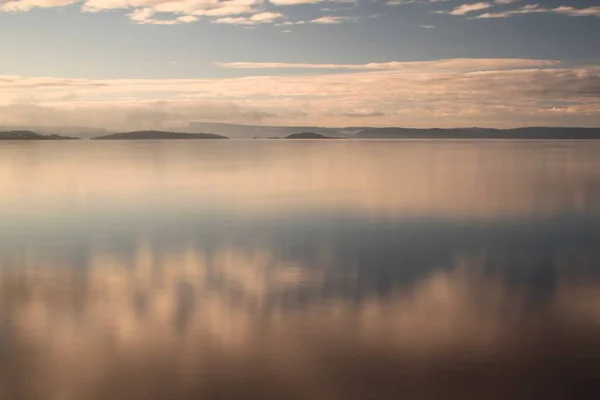 Reflection Clouds Calm Water Lysaker — Stockfoto