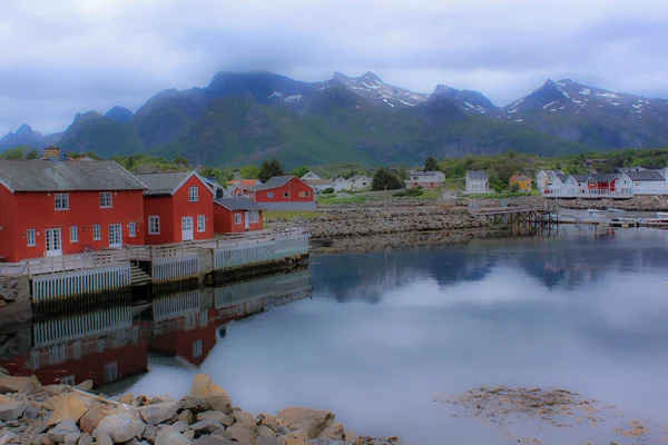 Wooden Houses Backdrop Mountains Kabelvg Lofoten — Photo