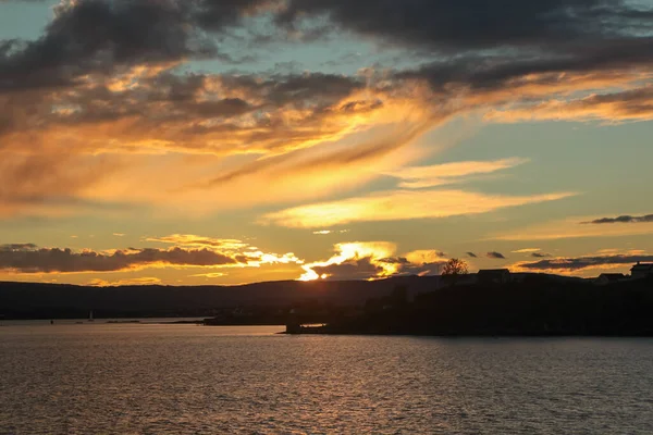 Sonnenuntergang Über Den Bergen Und Dem Wasser Oslofjord — Stockfoto