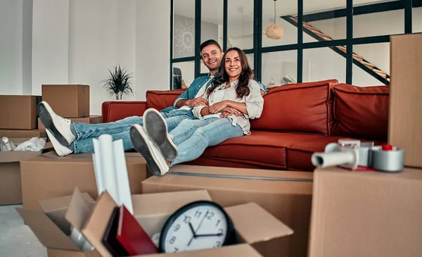 Young Married Couple Sitting Sofa Living Room Home Happy Husband — Stock Photo, Image