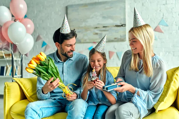 Happy Birthday Happy Parents Daughter Party Family Little Girl Birthday — Stock Photo, Image