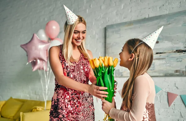 Happy Birthday Mother Congratulates Daughter Gives Her Flowers Pretty Mom — Stock Photo, Image