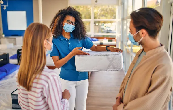 African American Saleswoman Consultant Wearing Protective Medical Mask Showing Young — Stock Photo, Image