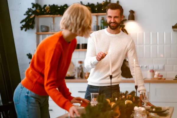 Joyeux Noël Bonne Année Jeune Couple Amoureux Dans Cuisine Prépare — Photo