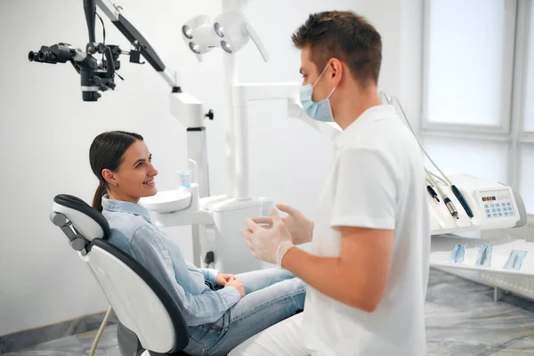 Young Dentist White Uniform Protective Medical Mask Explaining Female Patient — Stock Photo, Image