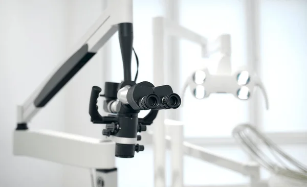 Het Beeld Van Professionele Endodontische Binoculaire Microscoop Stomatologische Microscoop Tandheelkundige — Stockfoto