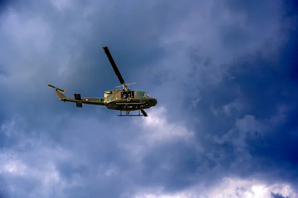 Helicopter Austrian Armed Forces Flying Dark Cloudy Sky Manoeuver Austria — Stock Photo, Image