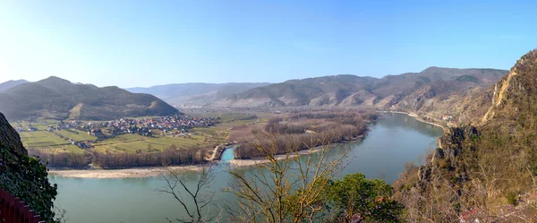 オーストリアのロサッツにあるワショーと呼ばれるドナウ川の谷を一望できます — ストック写真
